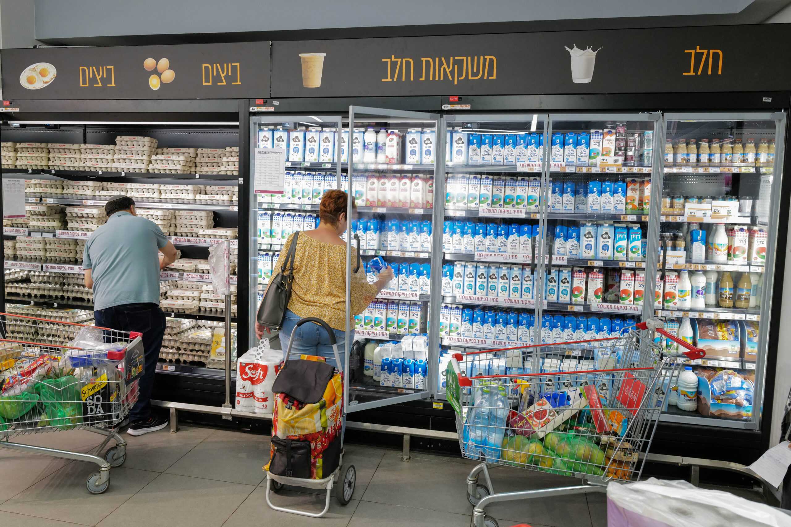 מוצרי חלב וביצים בסופרמרקט בקצרין, ב-2 במאי 2024 (צילום: מיכאל גלעדי / פלאש90
